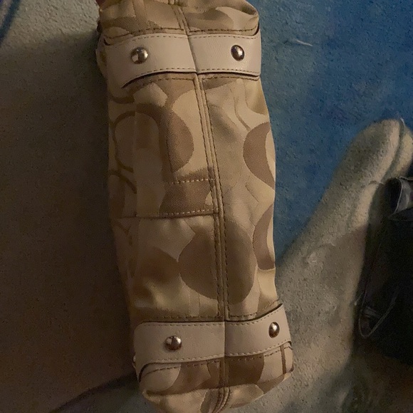 Coach needs to be use and not in bag. - Picture 5 of 8